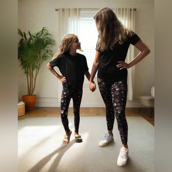 Small NEW Girls Dog Paw Leggings, Kids Soft Yoga Pants, Mom and Me Leggings - Picture 7 of 8